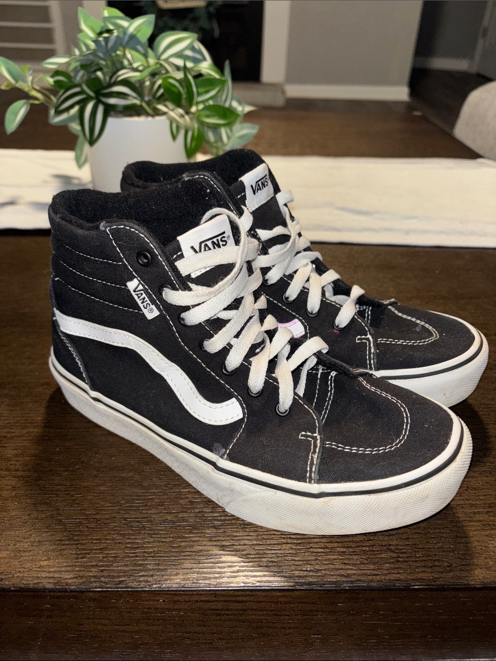 Vans Black and White High-Top Skate Sneakers Missy Size 5 Girls Boys Youth Women